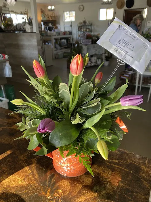 DeVine’s Flowers & Botanicals 8