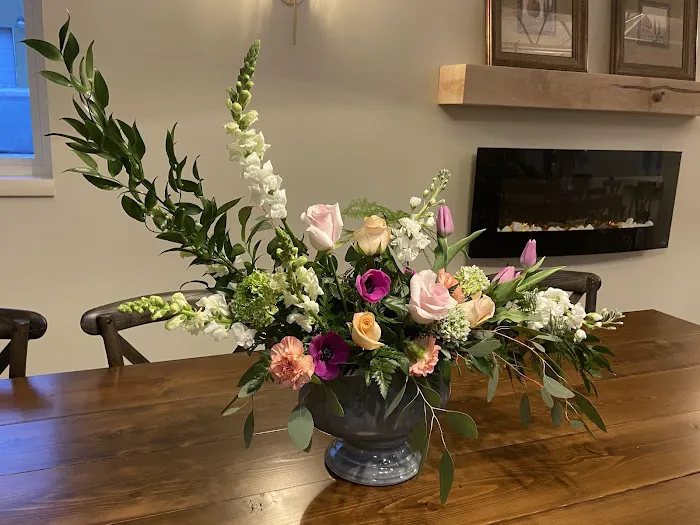 DeVine’s Flowers & Botanicals 9