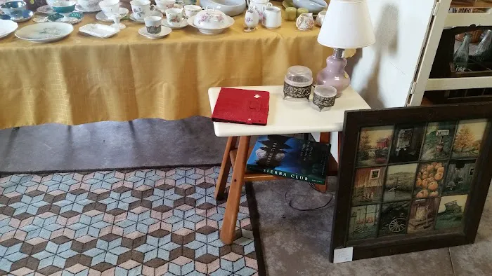 Sun Bonnet Sue's Antiques 1