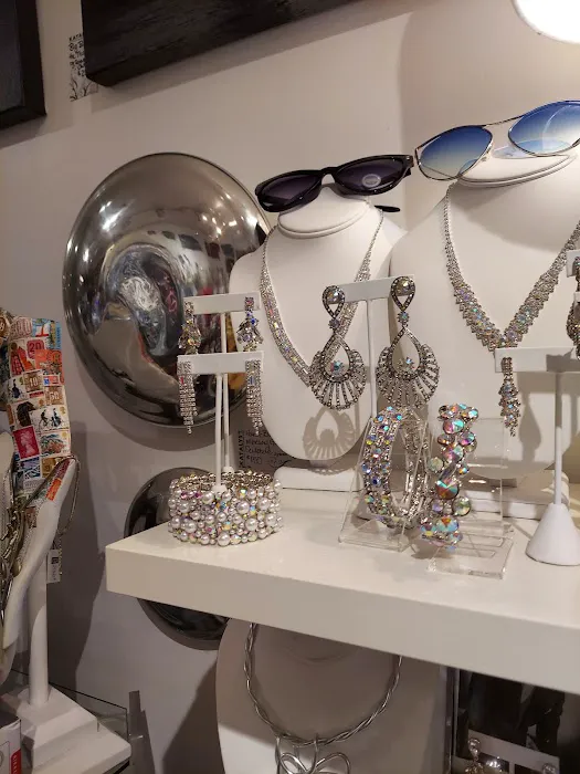 Katalyst Art Gallery & Gift Boutique 4