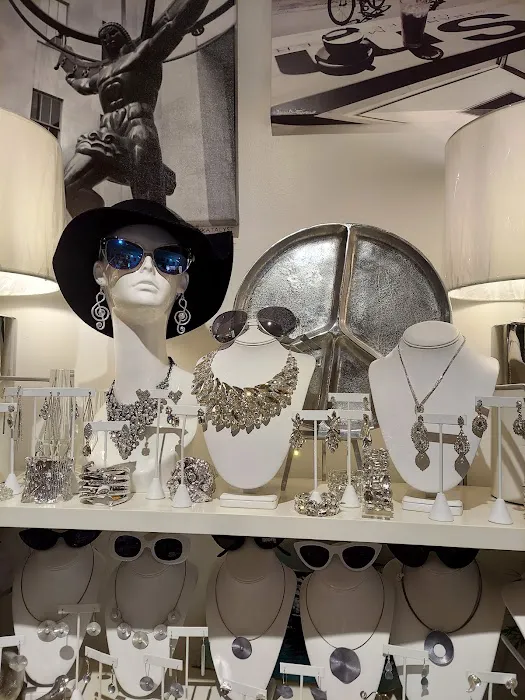 Katalyst Art Gallery & Gift Boutique 6