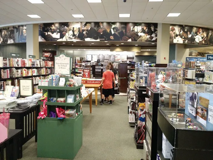 Barnes & Noble 3