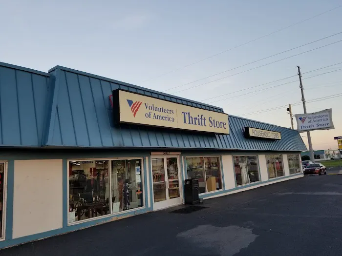 Volunteers of America Thrift - Lansing South 4