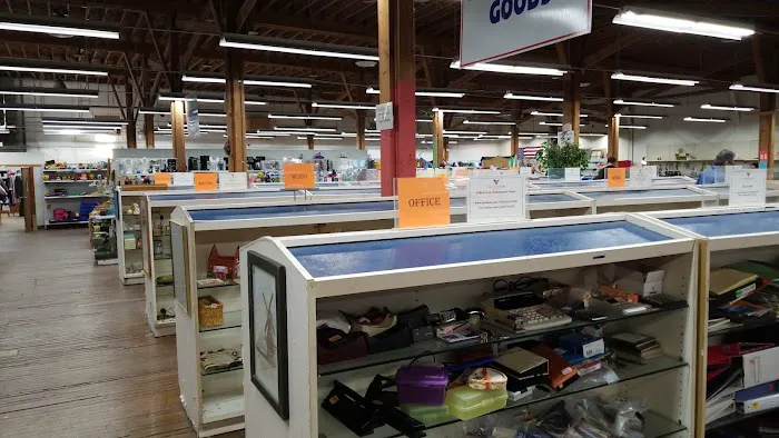 Volunteers of America Thrift - Lansing South 9