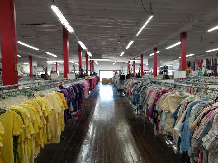 Volunteers of America Thrift - Lansing South 2