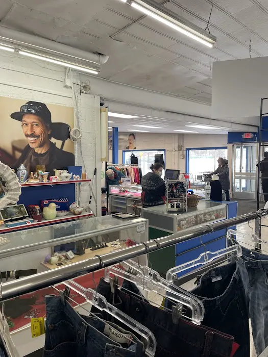 Volunteers of America Thrift - Lansing South 6