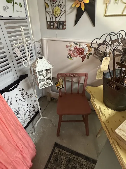 The White Pallet Chair 2