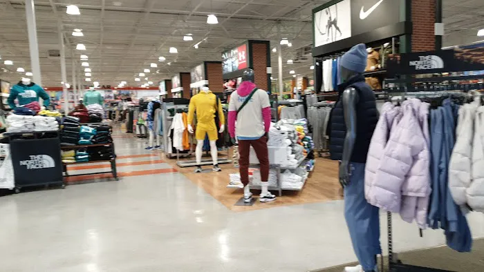 DICK'S Sporting Goods 0