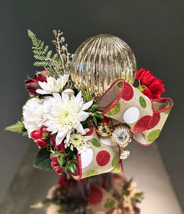 Hannah's Flowers & Floral Preservation 9