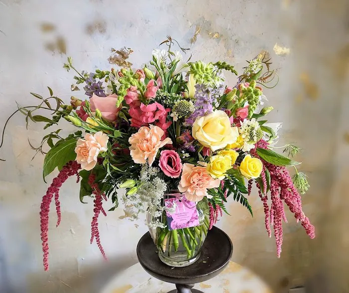 Hannah's Flowers & Floral Preservation 5