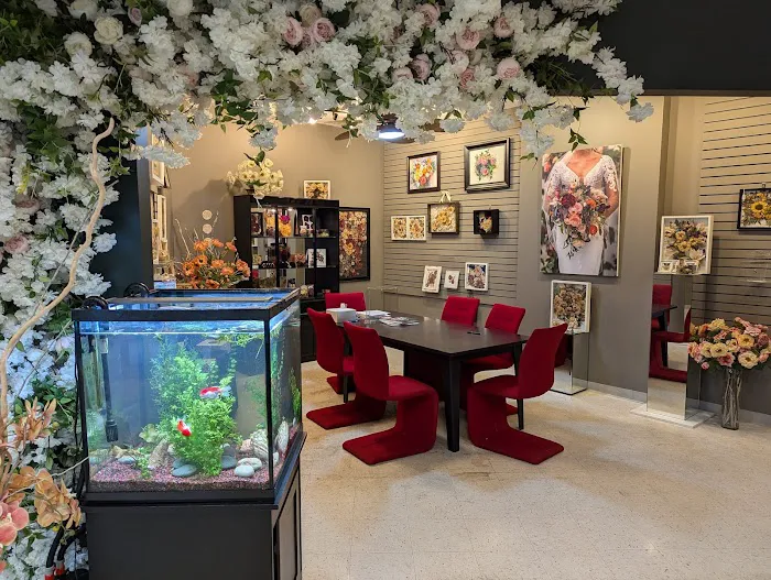 Hannah's Flowers & Floral Preservation 6