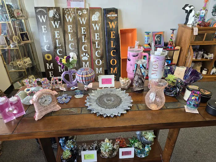 ReClaimed Creativity, Ninni's Re$ell Shoppe 9