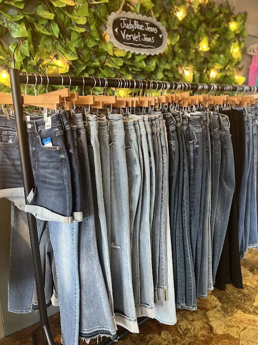 Sassy & Chic Boutique, Midland, MI 48640 9