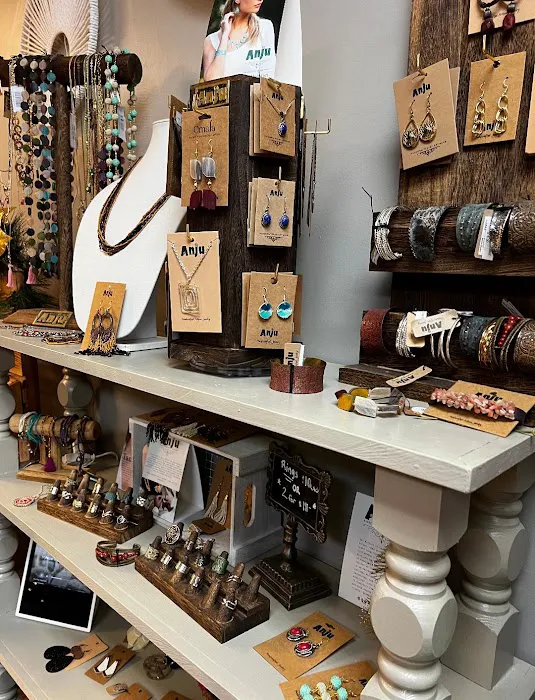 Sassy & Chic Boutique, Midland, MI 48640 6