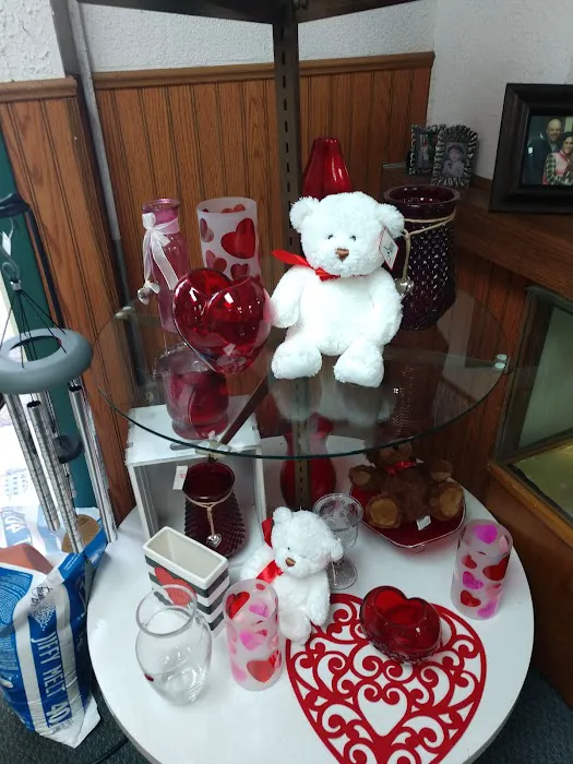Lapelle's Flowers & Gifts 2
