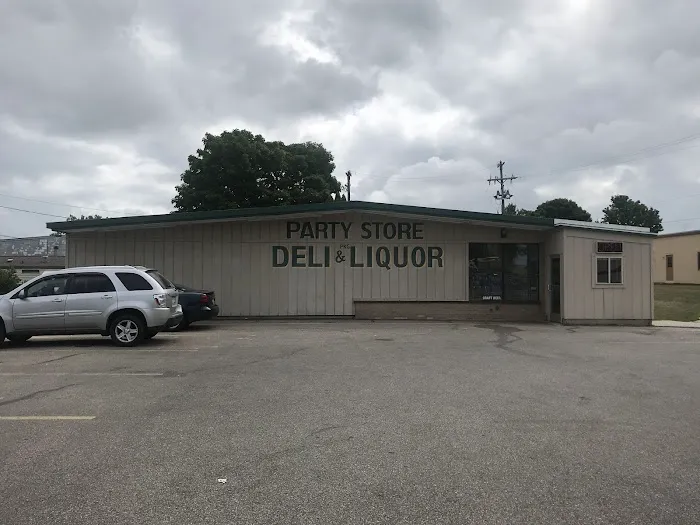Mackenzies Party Store 0