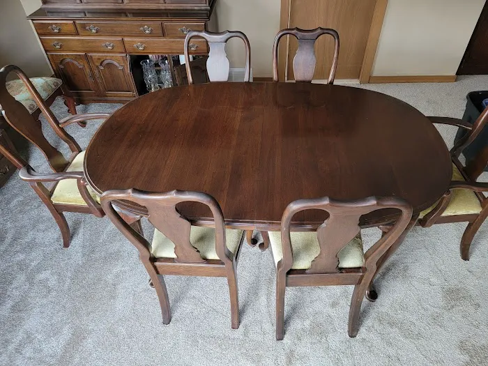 Valerie's Gallery Resale Shop 7