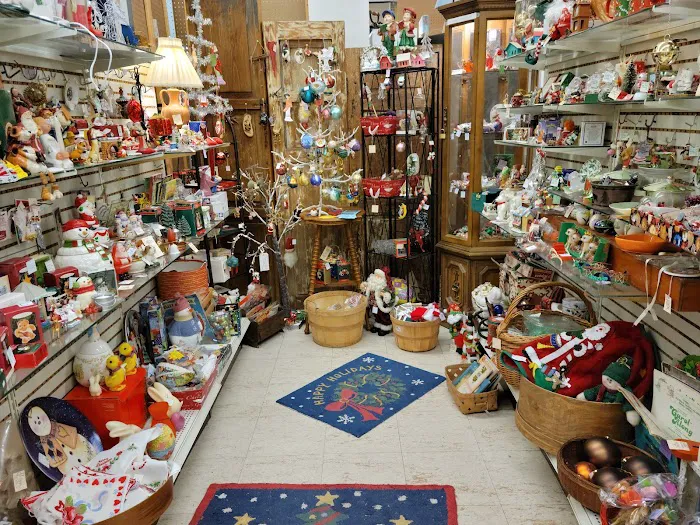 Antiques Mall of Madison 9