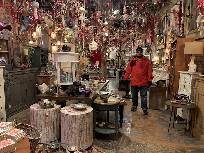 Red Tree Furniture 0