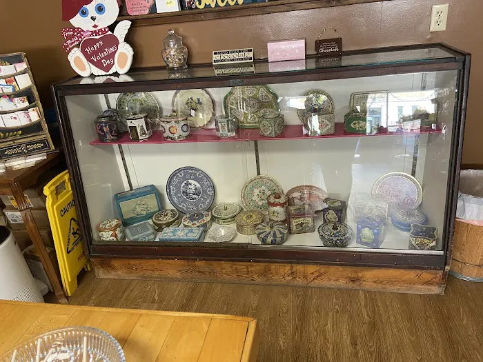 Muth's Candies 9