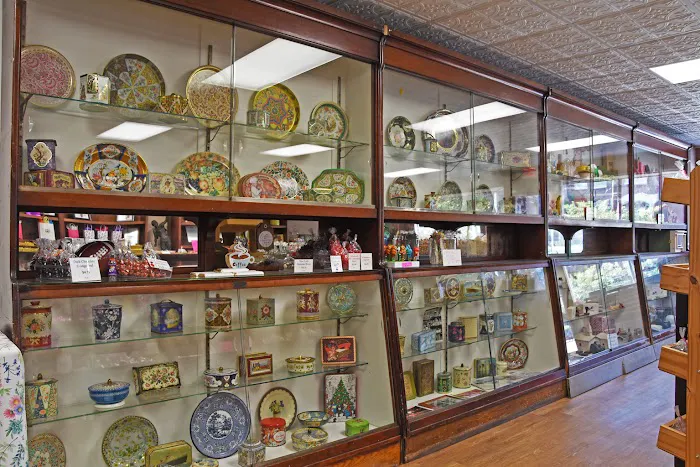Muth's Candies 2