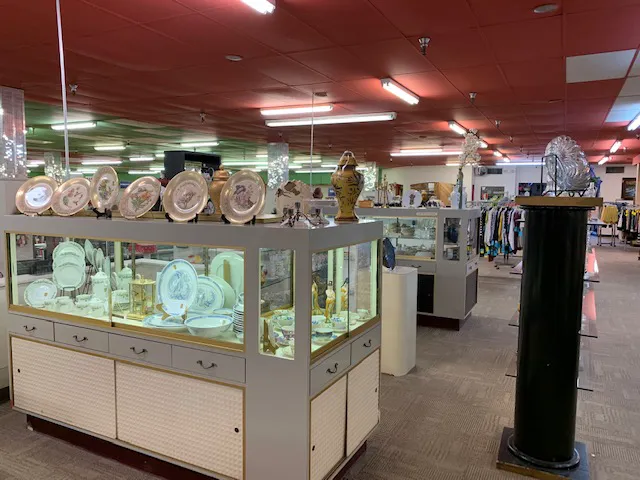 Nearly New Shop 6