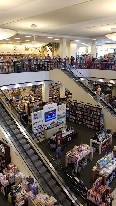 Barnes & Noble 8