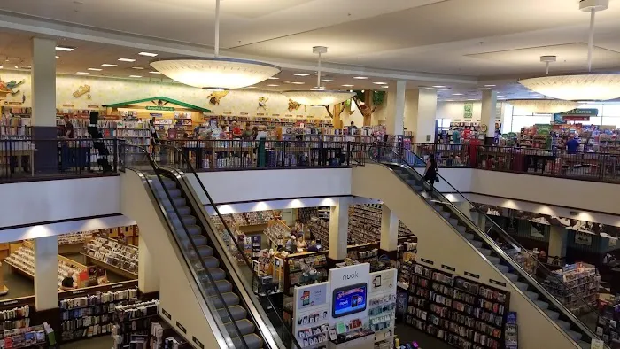 Barnes & Noble 3