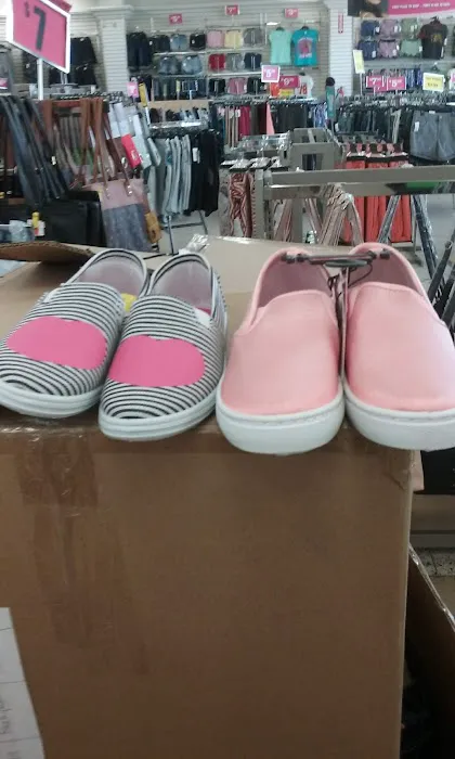 Fallas Paredes Discount Stores 7