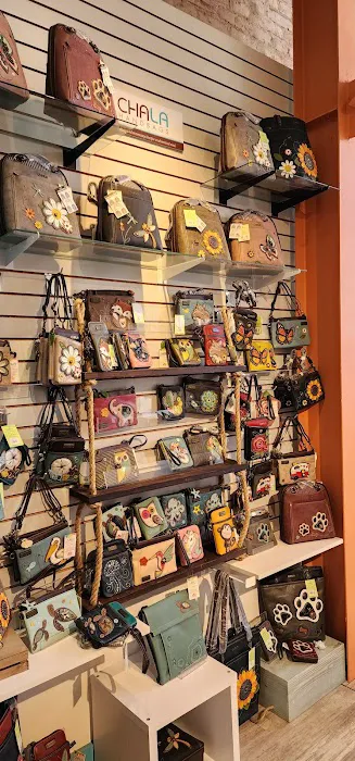 Very Ventura Gift Shop & Gallery 4