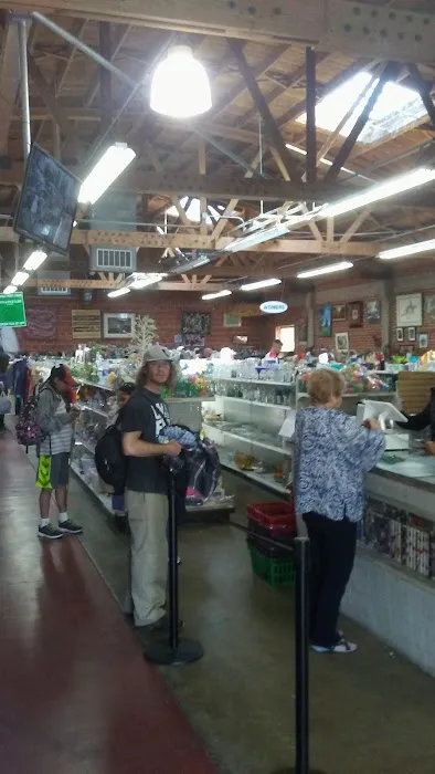 Avenue Thrift benefiting Boys & Girls Club 6