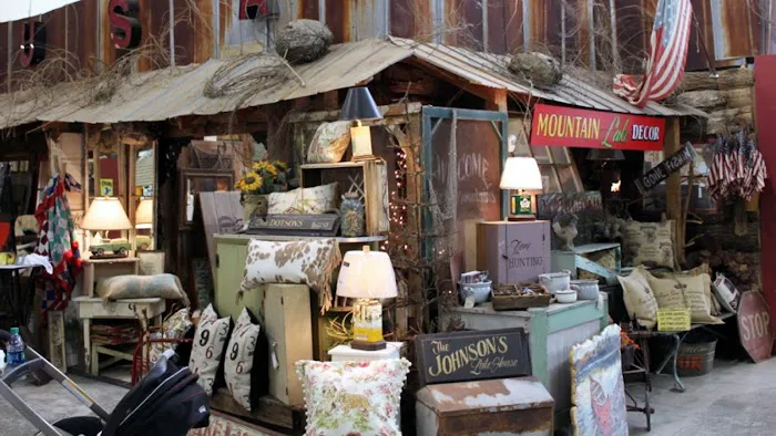 Lakewood 400 Antiques Market 0