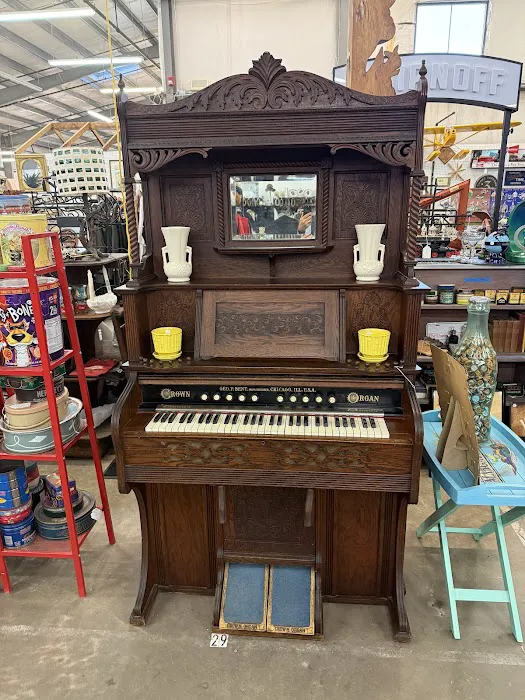 Lakewood 400 Antiques Market 5