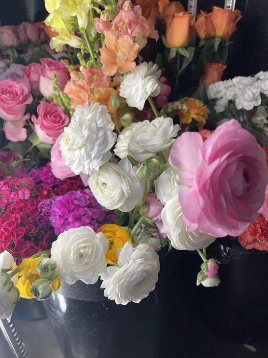 Designs by Janice Florist 4