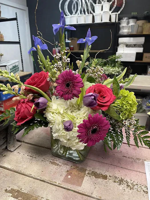 Designs by Janice Florist 6