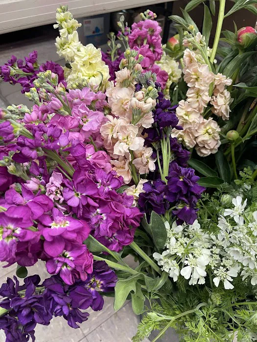 Designs by Janice Florist 8