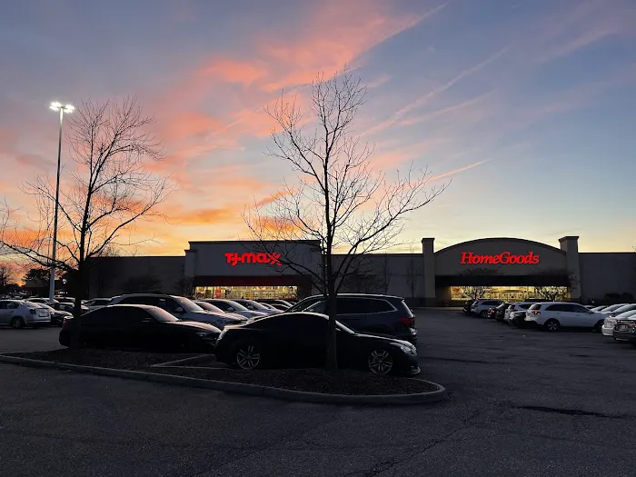 T.J. Maxx & HomeGoods 4