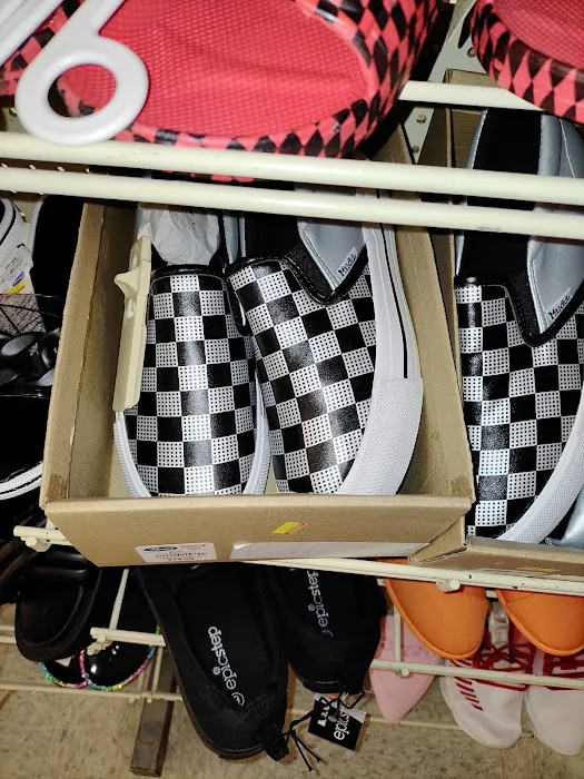 Roses Discount Store 3