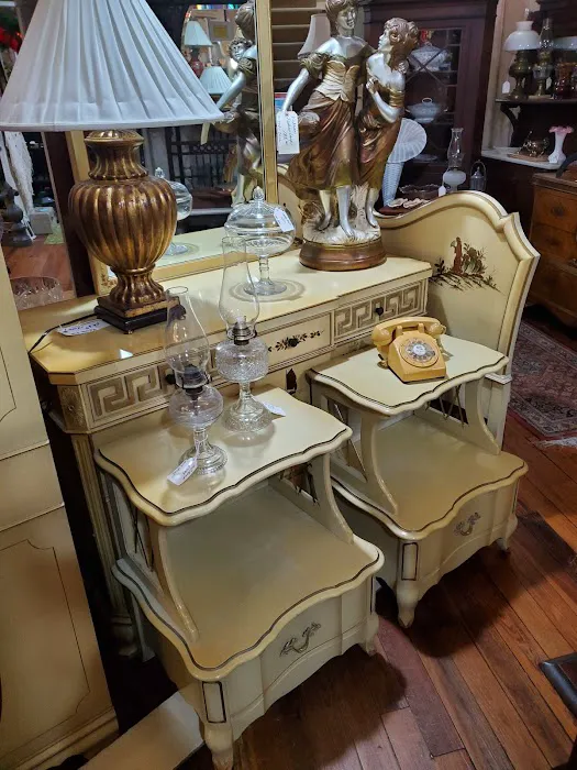 Oak Antique Mall 4
