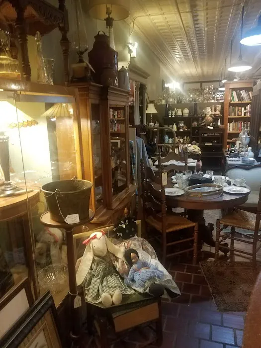 Oak Antique Mall 9