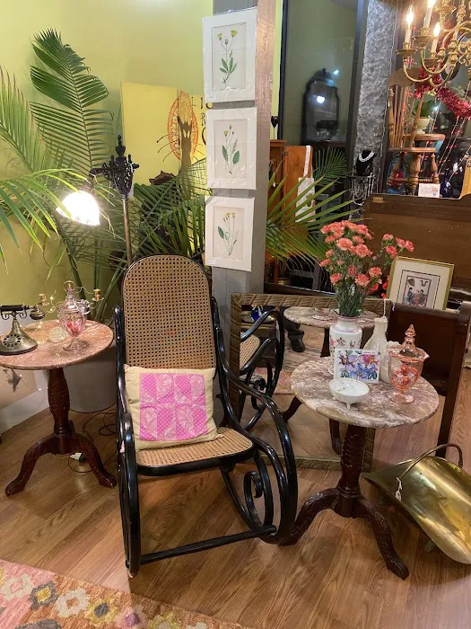 Leduc Art and Antiques at The Boroughs Collective 4