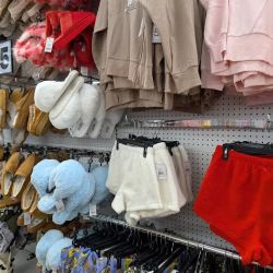 Five Below ico