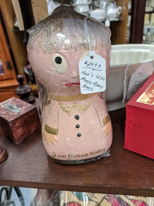 Miss Dallas' Shop 8