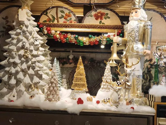Miss Dallas' Shop 7