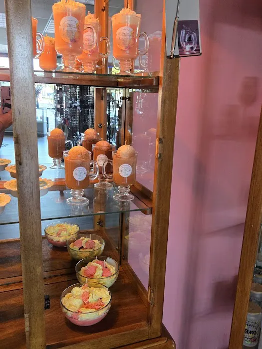Tracy's Trinkets & Treasures + MORE LLC 7
