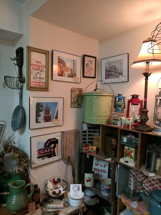 The Salvage Yard Resale Shoppe 8