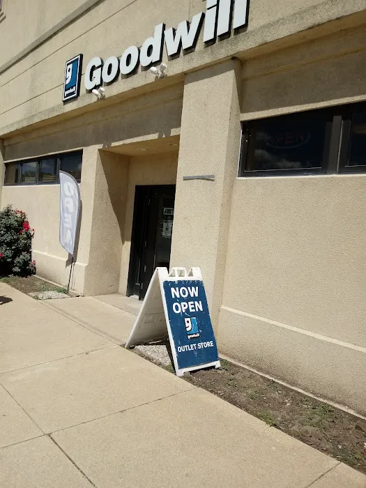 Goodwill Outlet Store 0