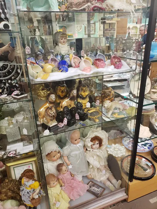 Old Glory Antiques & Vintage 8