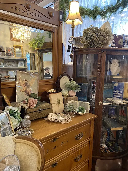 Eras Vintage Marketplace 6