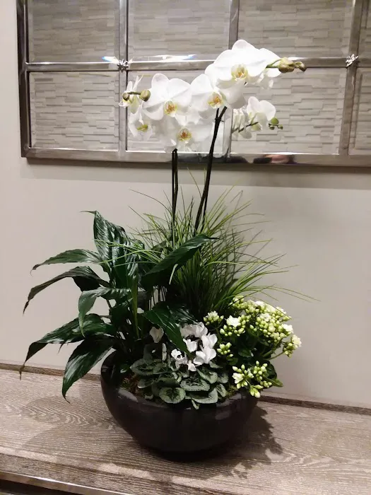 Mieko's Marketplace Flowers 9